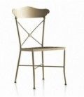 Silla de forja con respaldo curvo y cruz